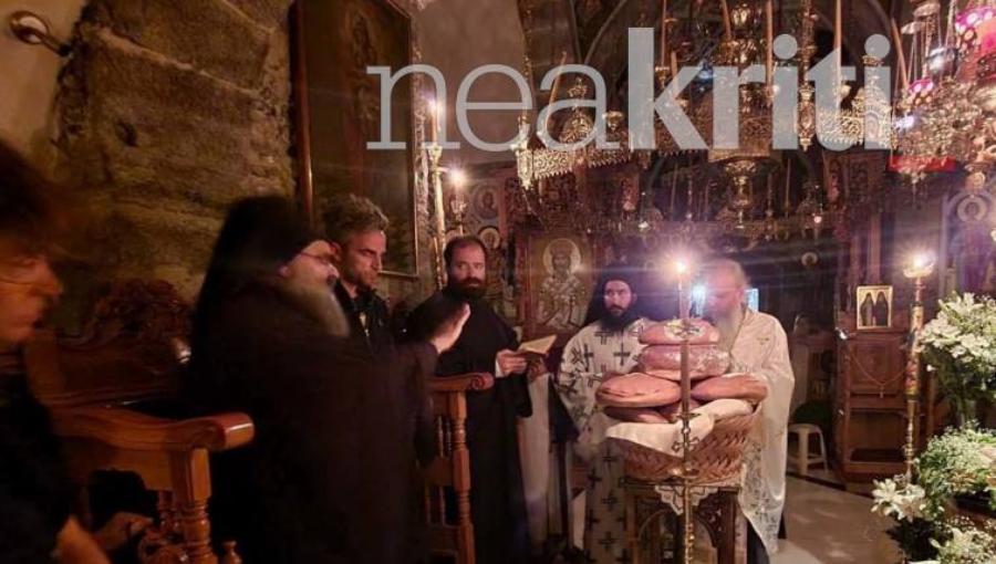 Άρης Σερβετάλης: Ο γνωστός ηθοποιός βρίσκεται στο νησί της Κρήτης για τον 15 Αύγουστο και καθημερινά πηγαίνει εκκλησία