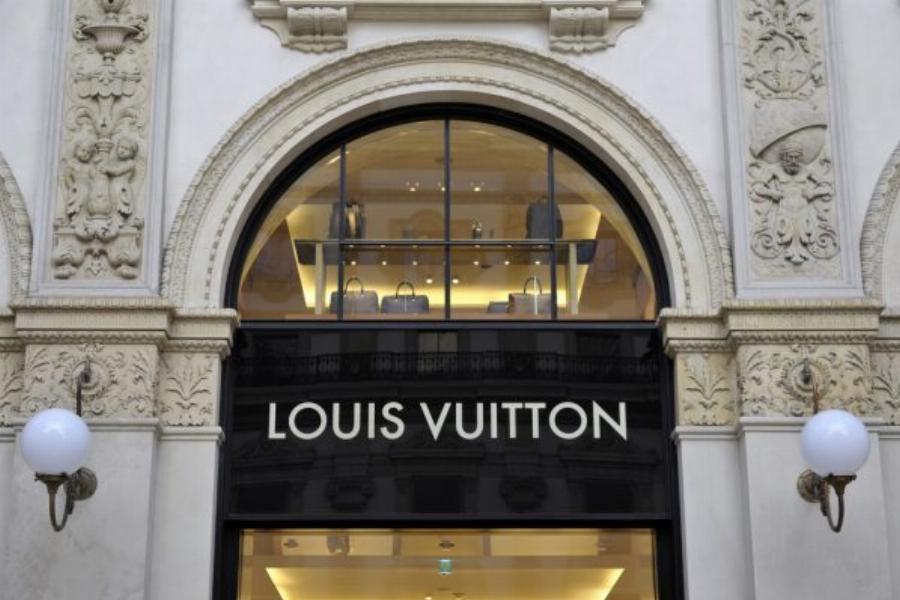 Η αξέχαστη ιστορία του θρυλικού Louis Vuitton: Πάμφτωχος έκανε 2 χρόνια μέχρι το Παρίσι για να χτίσει μια αυτοκρατορία