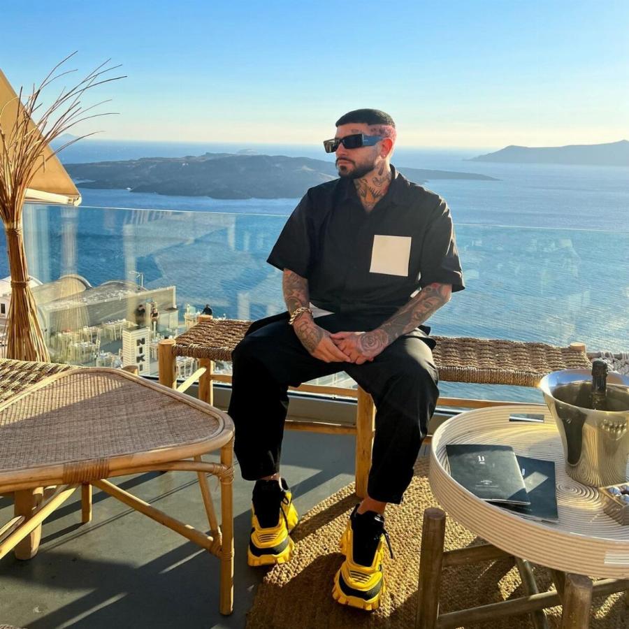 Αρραβωνιάσματα για τον Snik: Η Γιώτα Ιωαννίδου με τεράστιο μονόπετρο στο Παρίσι