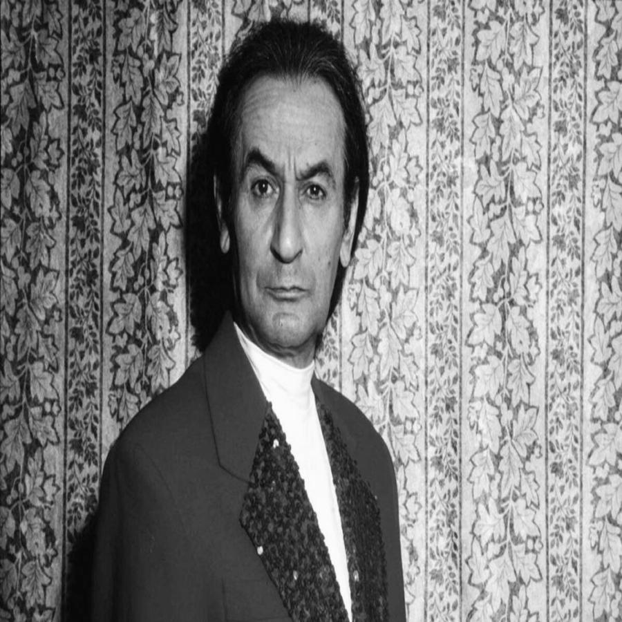 Σωτήρης Μουστάκας: Η φυλακή στα 15 του, το πλαστό διαβατήριο για να ταξιδέψει στην Αθήνα, η άρνηση να πάει Χόλιγουντ και το πρόωρο τέλος