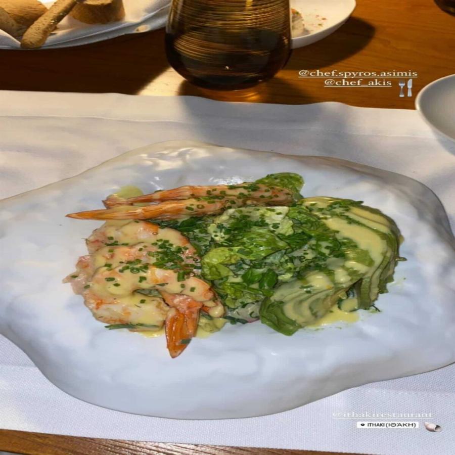 Βραδινή έξοδος για φαγητό: Η Κωνσταντίνα Σπυροπούλου με την κοιλιά στο στόμα, στο πλεύρο της ο Βασίλης Σταθοκωστόπουλος