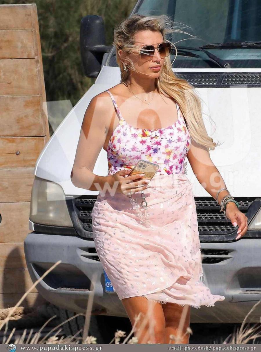 Μια κούκλα στον 6ο μήνα της εγκυμοσύνης της: Η Κωνσταντίνα Σπυροπούλου με φουσκωμένη την κοιλίτσα