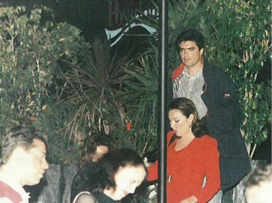 Έρωτας με την πρώτη ματιά: Σπάνια στιγμιότυπα από το πρώτο ραντεβού της Τατιάνας Στεφανίδου και του Νίκου Ευαγγελάτου