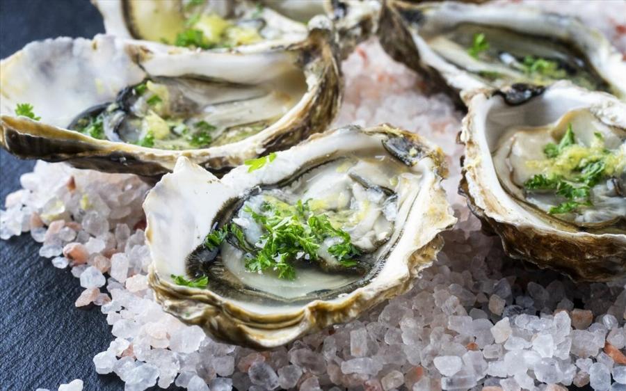 Χρυσά τα 12 στρείδια στη Μύκονο: Ζευγάρι πλήρωσαν 400ευρώ και έκανε καταγγελία για εξωφρενικό λογαριασμό