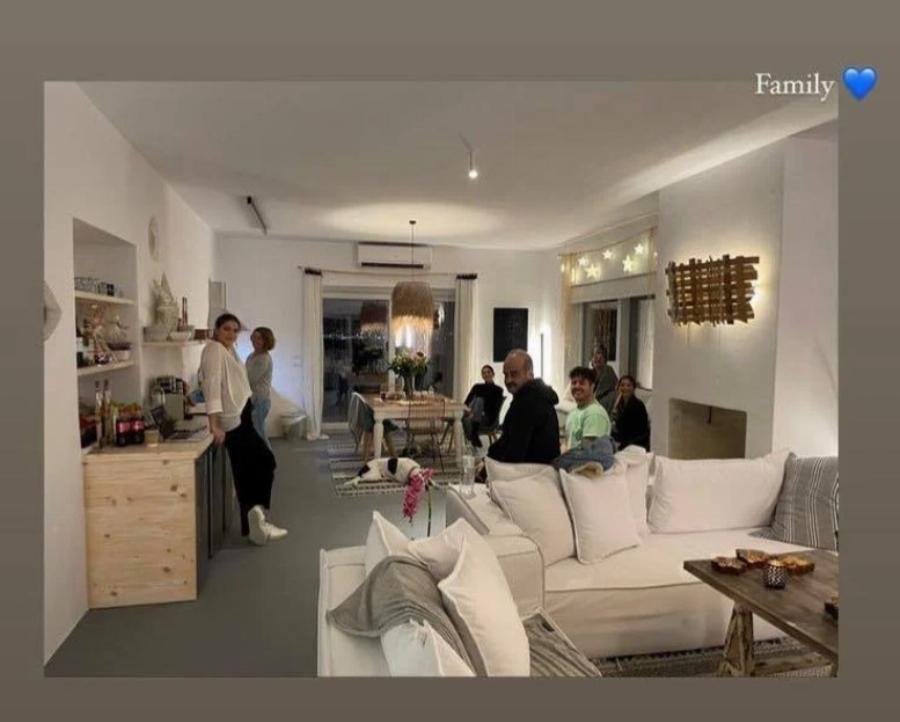 Ανανεωμένη και εξαφανισμένη στην Πάρο: Η νέα ζωή της Σοφίας Αλιμπέρτη, η «εξαφάνιση» από παντού και η δουλειά που κάνει σήμερα