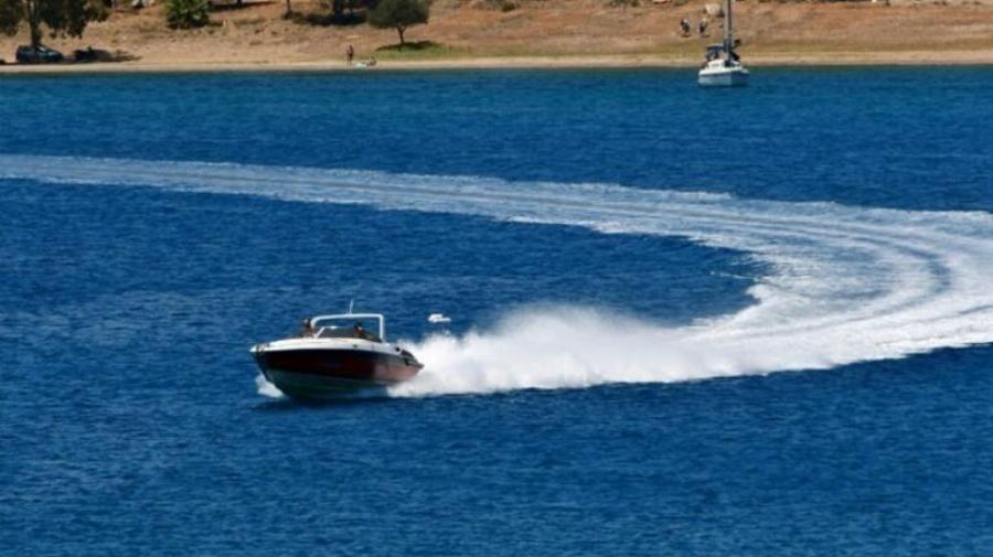 Ατύχημα στην Άνδρο με ταχύπλοο:  «Γιατί μου κόψανε το χέρι;» – Η περιγραφή του φίλου του 15χρονου που χτύπησε ταχύπλοο