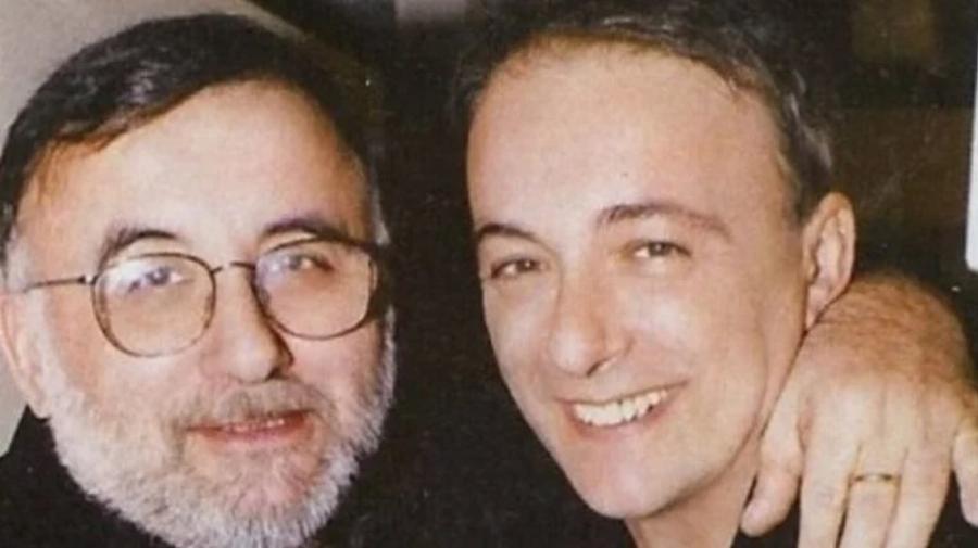 Θάνος Μικρούτσικος: Η δολοφονία που τον στιγμάτισε, οι 3 γάμοι, τα τέσσερα παιδιά, η μάχη με τον καρκίνο και το δημόσιο μήνυμα πριν το τέλος