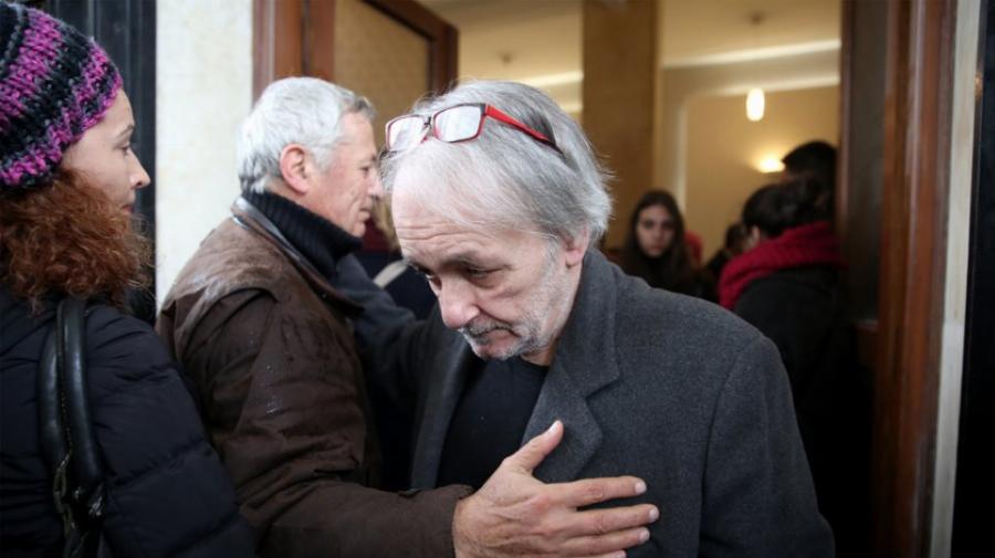 Θάνος Μικρούτσικος: Η δολοφονία που τον στιγμάτισε, οι 3 γάμοι, τα τέσσερα παιδιά, η μάχη με τον καρκίνο και το δημόσιο μήνυμα πριν το τέλος