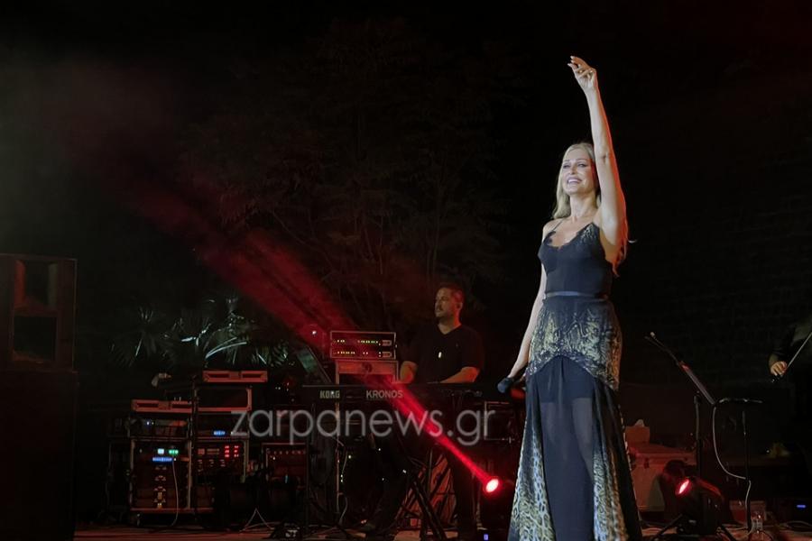 Χαμό έκανε στην Κρήτη η Νατάσα Θεοδωρίδου: Τραγούδησε το “Α Καπέλα Στα Χανιά” και όλο το στάδιο χειροκροτούσε