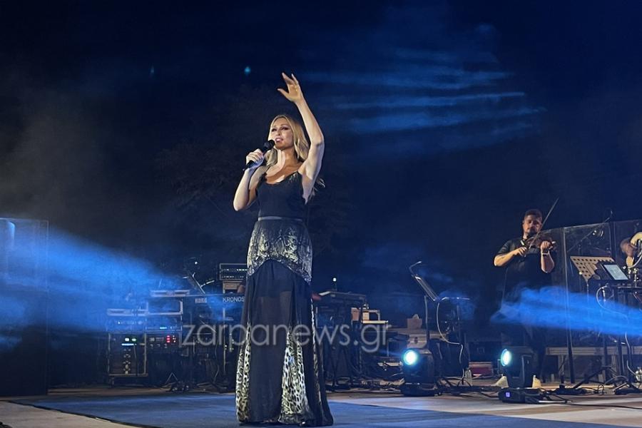 Χαμό έκανε στην Κρήτη η Νατάσα Θεοδωρίδου: Τραγούδησε το “Α Καπέλα Στα Χανιά” και όλο το στάδιο χειροκροτούσε