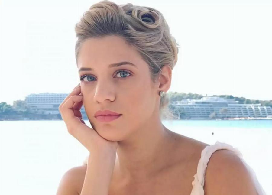 Τζένη Θεωνά: Η ερωτική εξομολόγηση στον σύντροφο της, η καριέρα στην τηλεόραση και όσα δήλωσε για την εμπειρία της εγκυμοσύνης της