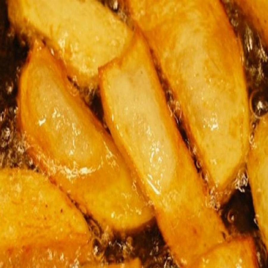 Όσα πρέπει να γνωρίζετε για το τηγανισμένο λάδι αλλά και πόσες φορές μπορείτε να το ξανά μαγειρέψετε