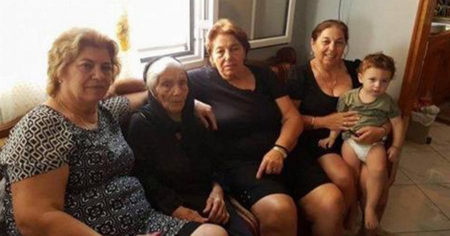 50 εγγόνια, 87 δισέγγονα, 2 τρισέγγονα και φροντίζει ηλικιωμένους στο γηροκομείο: Γιαγιά 105 ετών από την Κάλυμνο έτοιμη για το ρεκόρ Γκίνες