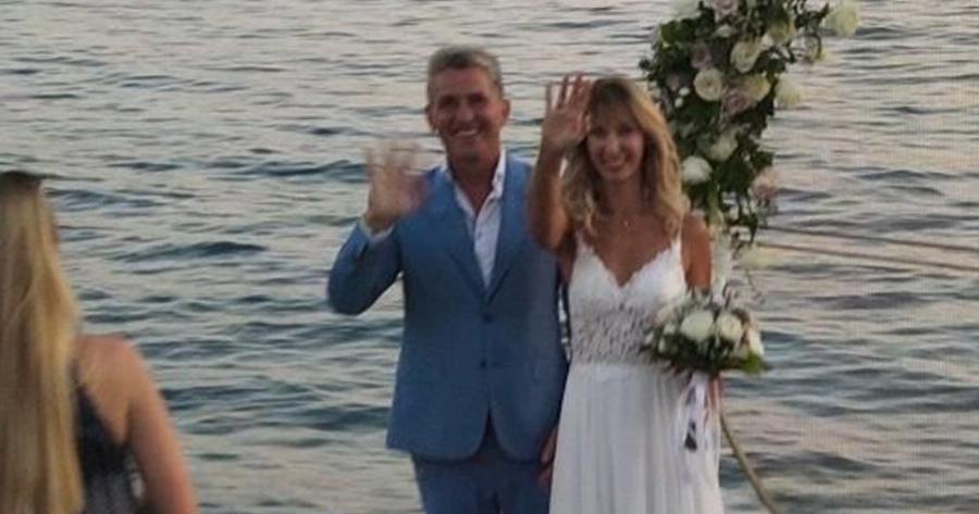 Η αγάπη ενώνει τους λαούς: Ρωσίδα παντρεύτηκε Ουκρανό στη Λέσβο στέλνοντας έτσι το δικό τους μήνυμα