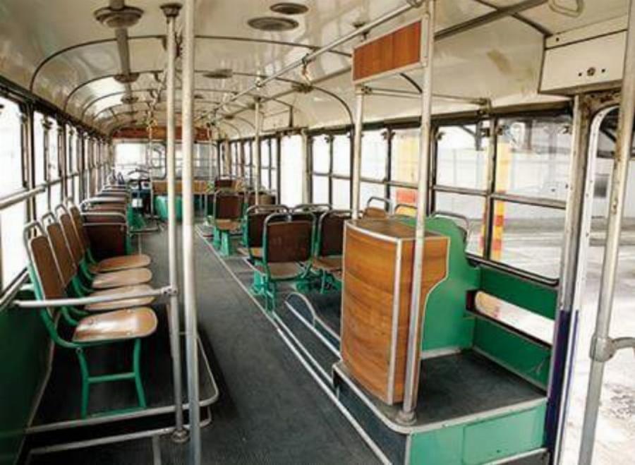 Θυμάσαι τότε που τα λεωφορεία είχαν εισπράκτορα και το εισιτήριο λίγες δραχμές;