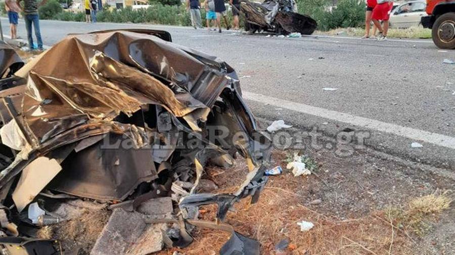 Τραγωδία στο Γαλαξίδι: Ράγισαν καρδιές στην κηδεία των παιδιών, ηλικίας 21 και 24 ετών, που σκοτώθηκαν σε τροχαίο