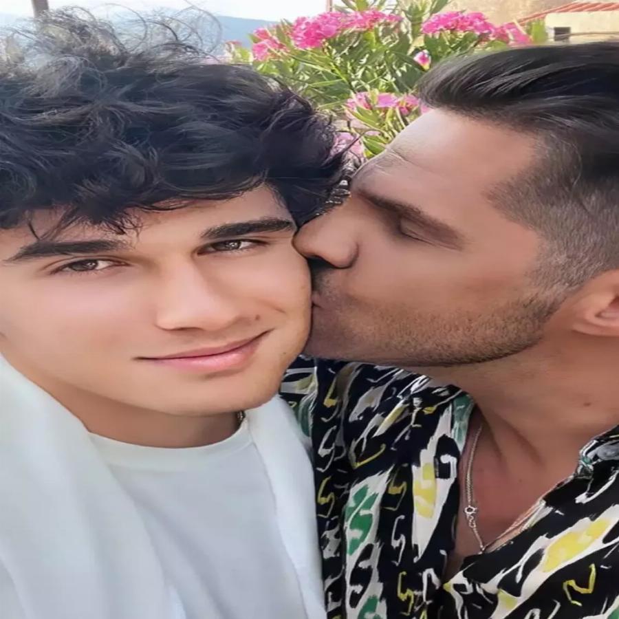 Ο γιος του Γιώργου Τσαλίκη μεγάλωσε και έγινε νονός – Φωτογραφίες από την βάφτιση