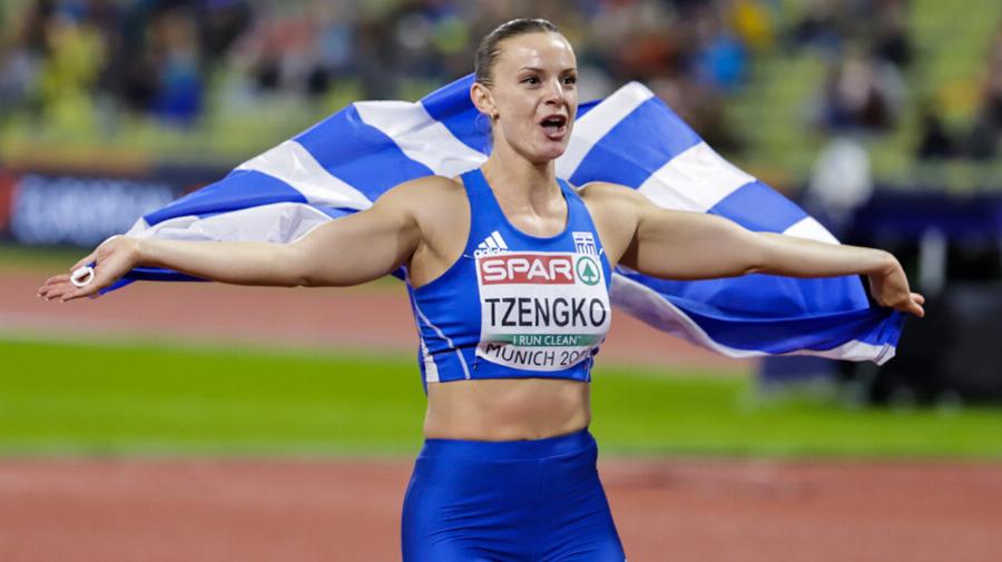 Ελίνα Τζένγκο: «Προπονούμαστε σε άθλια γήπεδα και δεν μας βοηθάει κανείς»