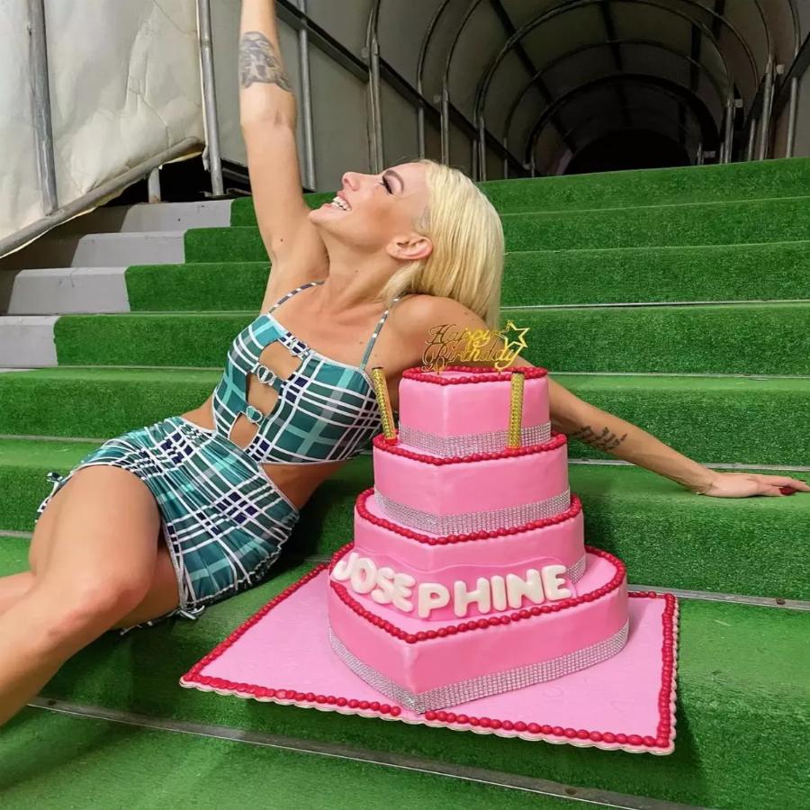 Υπέροχα γενέθλια για την Ζοζεφίν: Τα γιόρτασε με τους 20.000 καλύτερους φίλους της και είχε την πιο τέλεια τούρτα