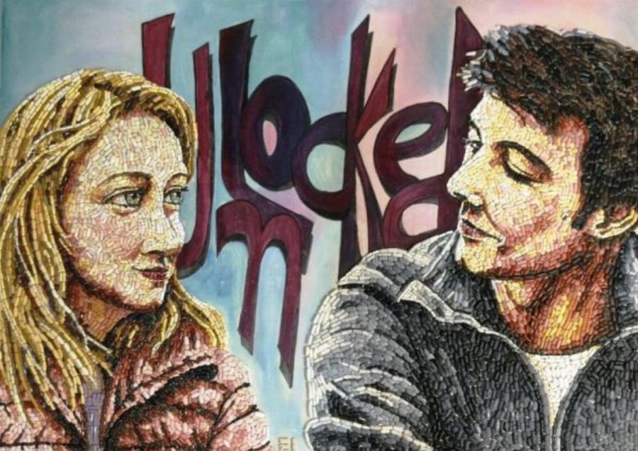 «Μέσω της τέχνης υπάρχει θεραπεία»: Η Ελληνίδα γιατρός που φτιάχνει τα πιο ονειρικά ψηφιδωτά με ληγμένα φάρμακα