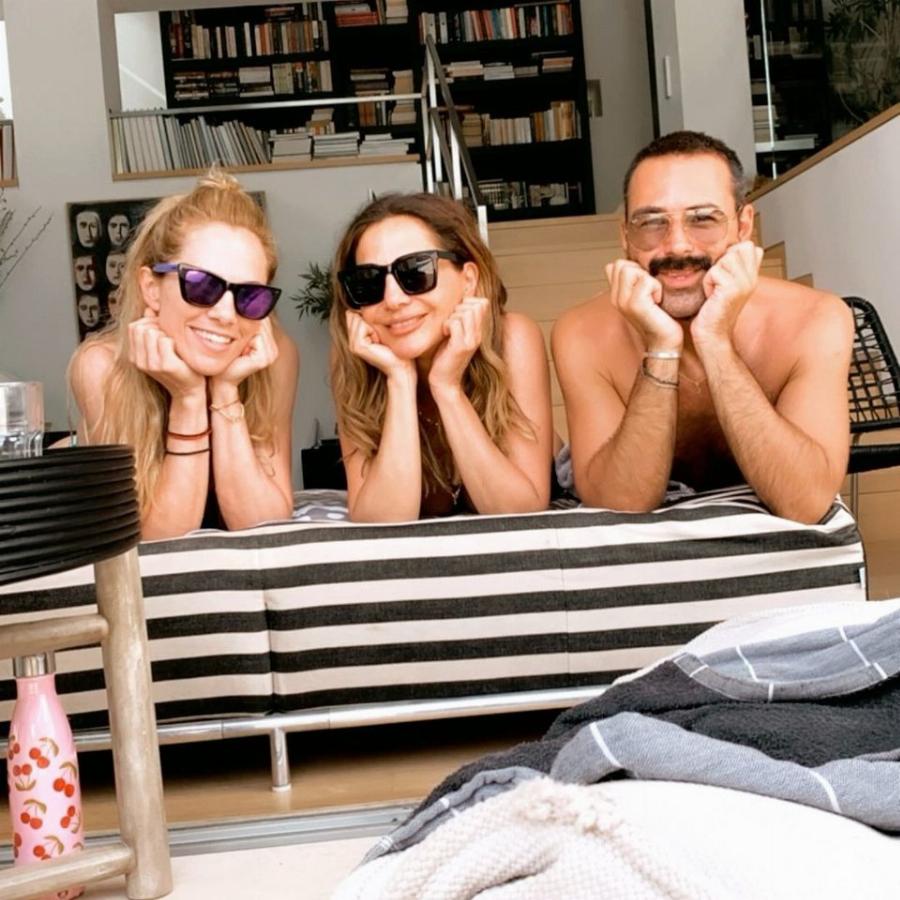 Μέσα στη χλιδή και με τεράστια πισίνα: Το γουστόζικο σπίτι της Δέσποινας Βανδή στα νότια προάστια με την μοντέρνα διακόσμηση