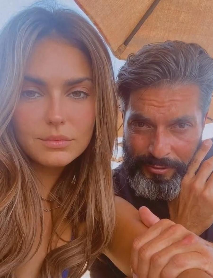 Όλα τα βλέμματα πάνω τους στην συναυλία της Μαρινέλλας: Η Βρισηίδα αφιέρωνε τραγούδια στον Μαρτίκα όσο εκείνος την κρατούσε αγκαλιά