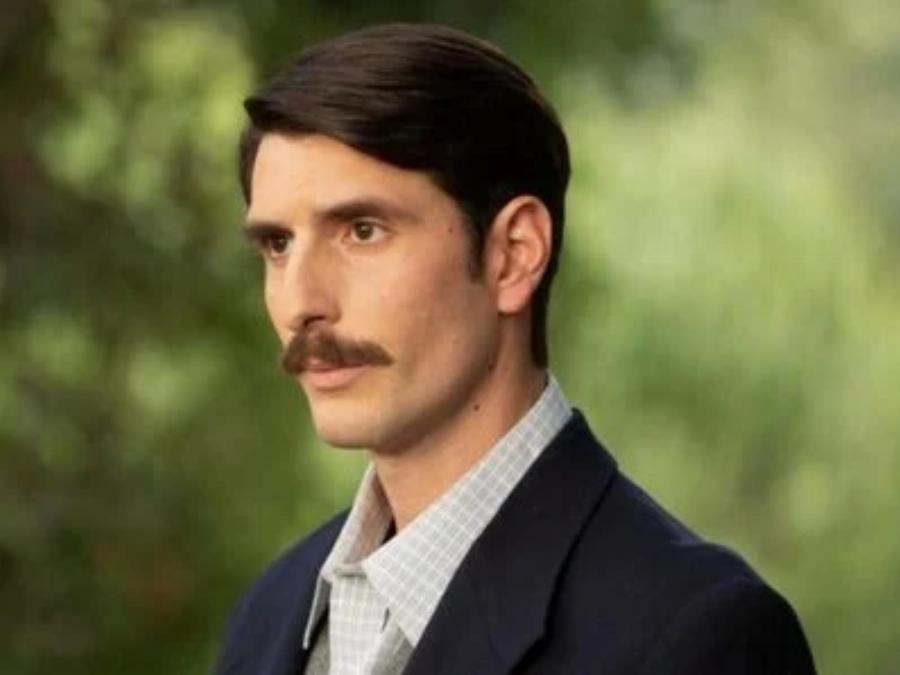 Άλλος άνθρωπος ο Γιώργος Γεροντιδάκης: Η πρώτη φωτογραφία από τα γυρίσματα του «Σασμού» με διαφορετικό στυλ