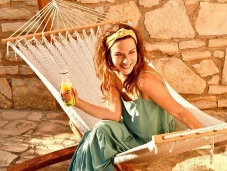 Ονειρεμένο αρχοντικό με τεράστιο κήπο: Αυτό είναι το παραδοσιακό πετρόχτιστο εξοχικό της Βάσως Λασκαράκη και του Λευτέρη Σουλτάτου στη Κρήτη