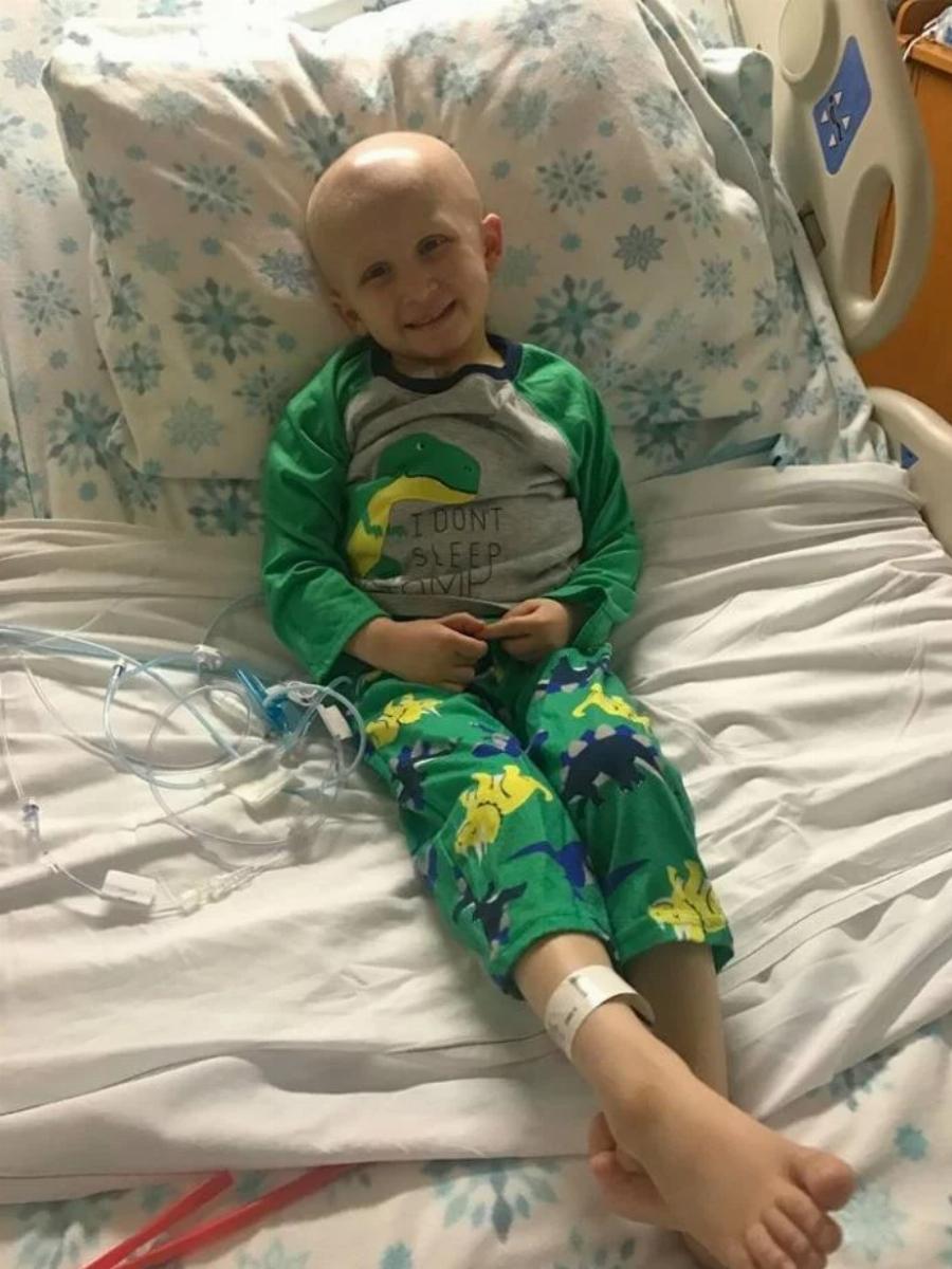 Σπαρακτικά λόγια από μια μητέρα η οποία χάνει το παιδί της από καρκίνο: Τα τελευταία λόγια στον δικό της μαχητή