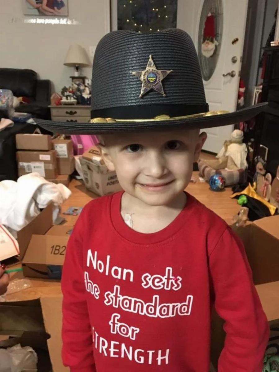 Σπαρακτικά λόγια από μια μητέρα η οποία χάνει το παιδί της από καρκίνο: Τα τελευταία λόγια στον δικό της μαχητή