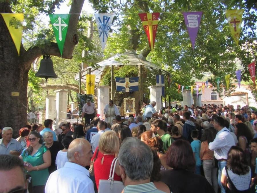 Το ομορφότερο Εκκλησάκι της Παναγίας «κρύβεται» σε έναν πλάτανο 1000 ετών: Η Παναγία η Πλατανιώτισσα