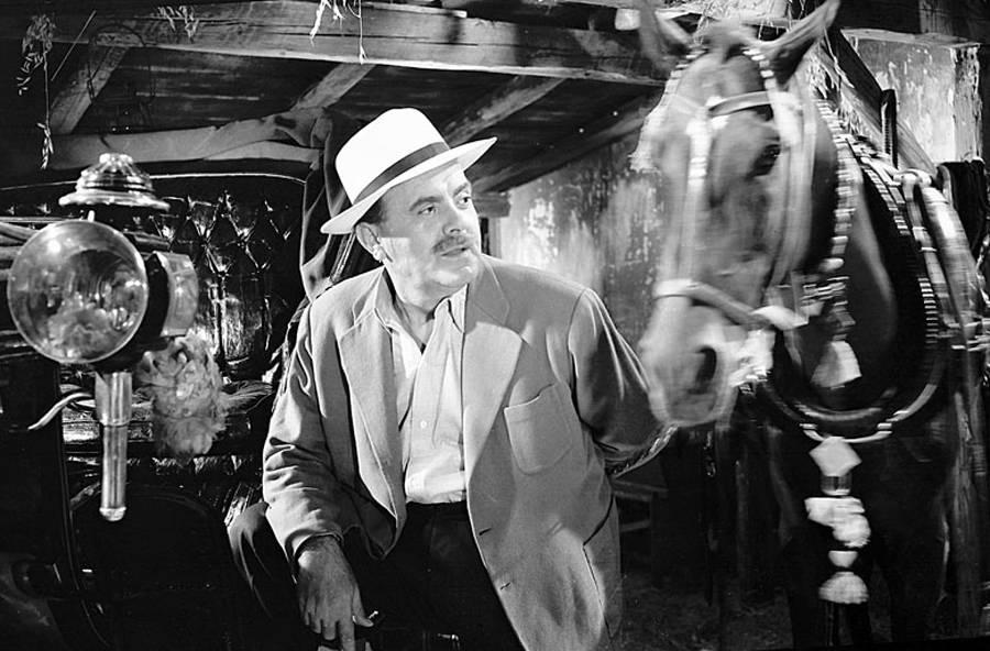 Βασίλης Αυλωνίτης: Τα δύσκολα παιδικά χρόνια, η απόπειρα δολοφονίας, ο εθισμός στον τζόγο, το σκάνδαλο με θαυμάστρια και η διάλυση του γάμου