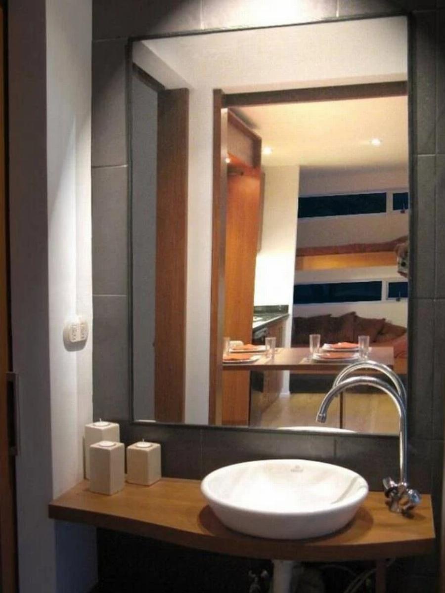 Αυτό είναι το σπίτι κοντέινερ που έρχεται στο χώρο σου, κοιμίζει 4 άτομα, το εσωτερικό του είναι άνετο και η διακόσμηση εξαιρετικά μοντέρνα