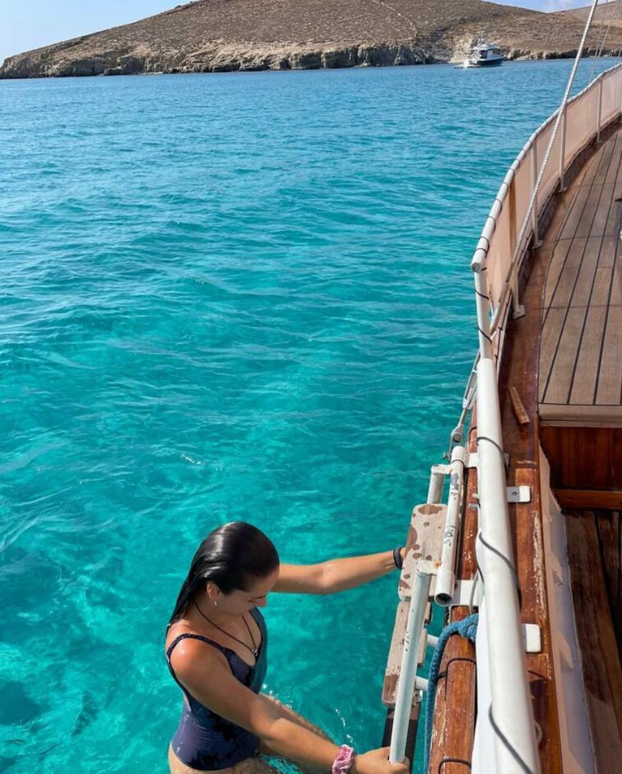 Η Ζένια Μπονάτσου φυσική και όμορφη: Οι καλοκαιρινές φώτο της 25χρονης με μαγιό και χωρίς φίλτρα