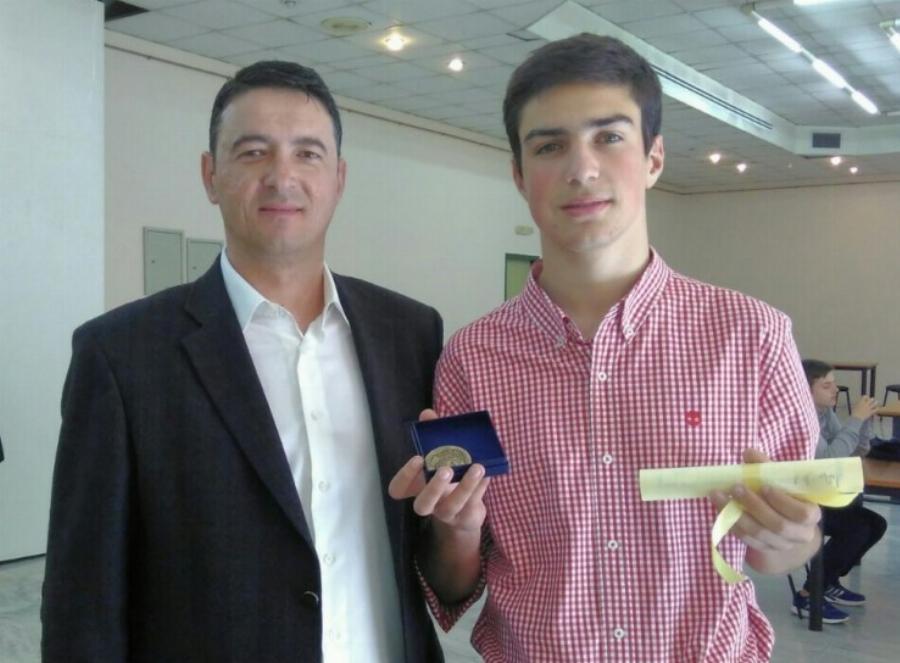 Νεαρός «Αϊνστάιν» ηλικίας 18 ετών από τα Τρίκαλα, σαρώνει τα βραβεία Μαθηματικών Παγκοσμίως