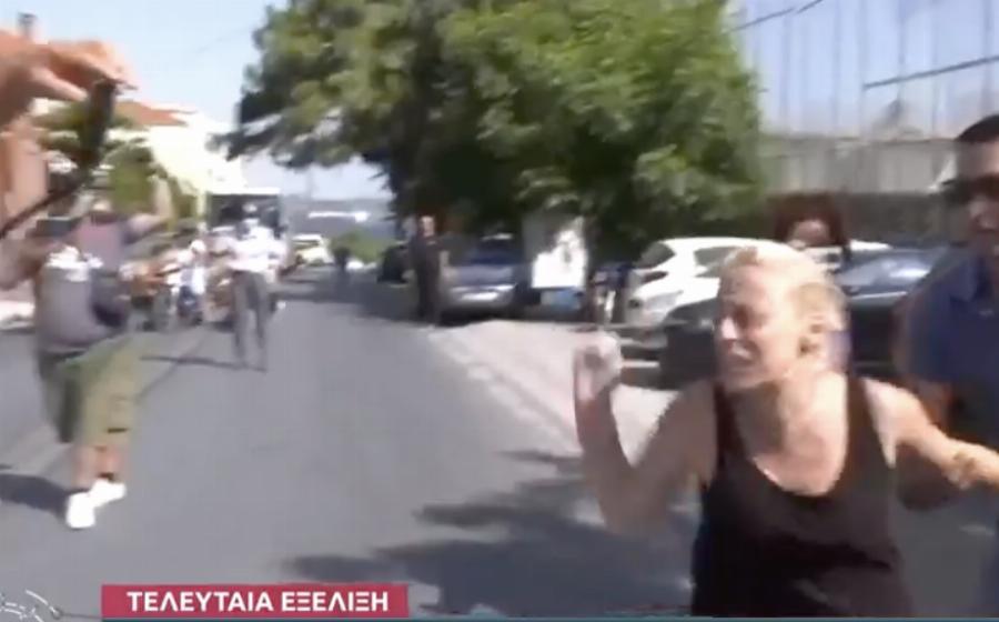 Βιασμός 14χρονης στην Μυτιλήνη: Ξέσπασε η μητέρα έξω από το δικαστήριο – «Τι σου έκανε το μωρό μου, παιδεραστή»