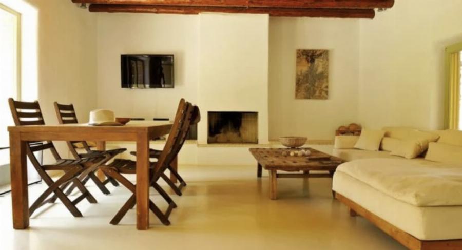 Για πρώτη φορά στην δημοσιότητα, φωτογραφίες από το εσωτερικό της βίλας της Ελένης Μενεγάκη στην Άνδρο