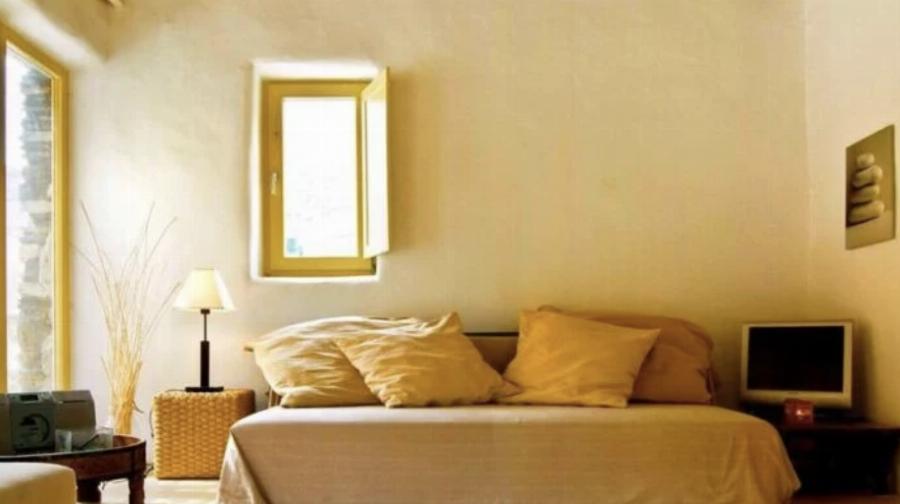 Για πρώτη φορά στην δημοσιότητα, φωτογραφίες από το εσωτερικό της βίλας της Ελένης Μενεγάκη στην Άνδρο