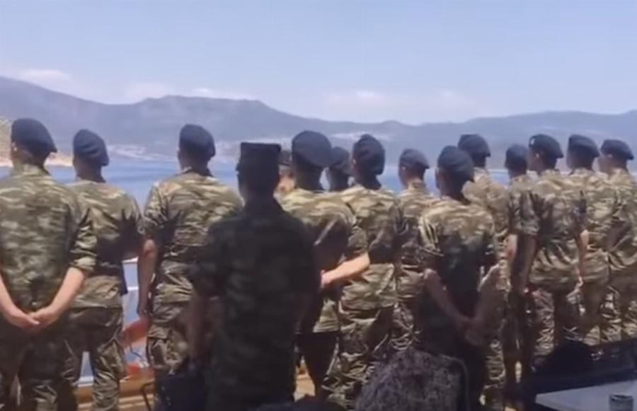 Ελληνική υπερηφάνεια: Ανατριχιάζει βίντεο με στρατιώτες που ψάλλουν τον Εθνικό Ύμνο στο Καστελόριζο
