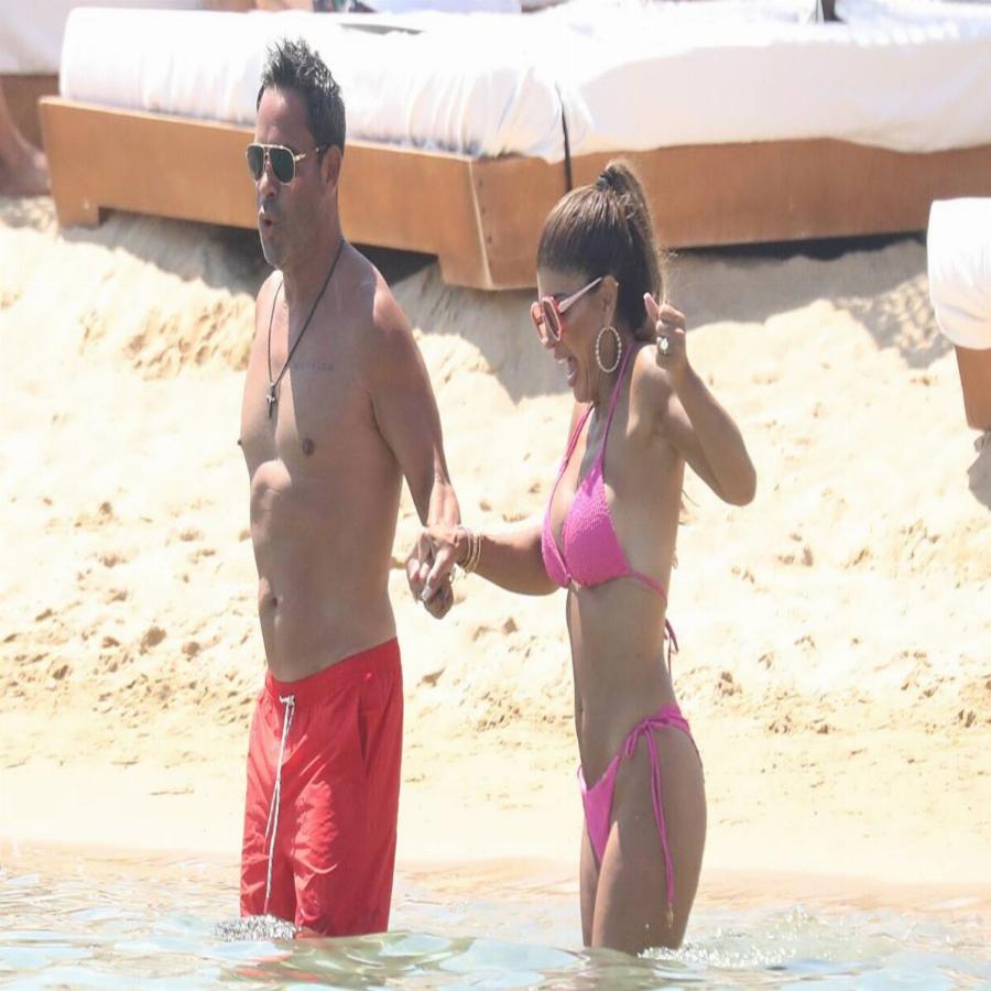 Μύκονος: Απολαυστικές διακοπές για το γνωστό ζευγάρι – Παραμένουν αχώριστοι στο ταξίδι του μέλιτος