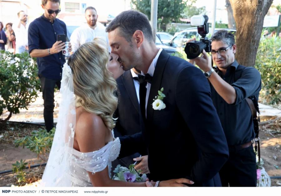 Χαρές για την Σταυρούλα Χρυσαειδή: Ανέβηκε τα σκαλιά της εκκλησίας η πρώην παίκτρια του Survivor