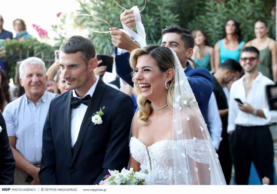 Χαρές για την Σταυρούλα Χρυσαειδή: Ανέβηκε τα σκαλιά της εκκλησίας η πρώην παίκτρια του Survivor