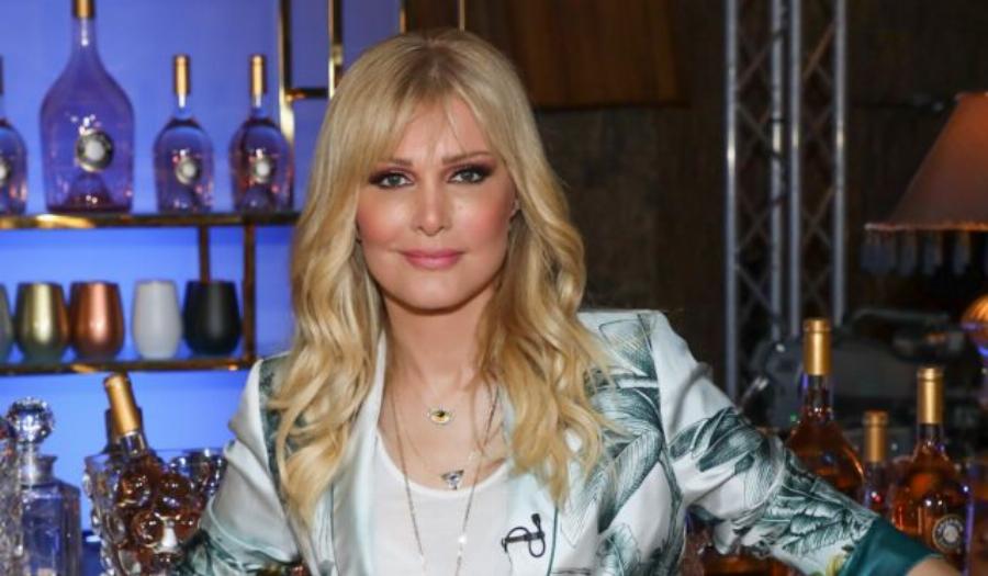 Νατάσσα Θεοδωρίδου: Το έντονο αδυνάτισμα, οι επεμβάσεις στο πρόσωπο και οι σχέσεις με τις κόρες της