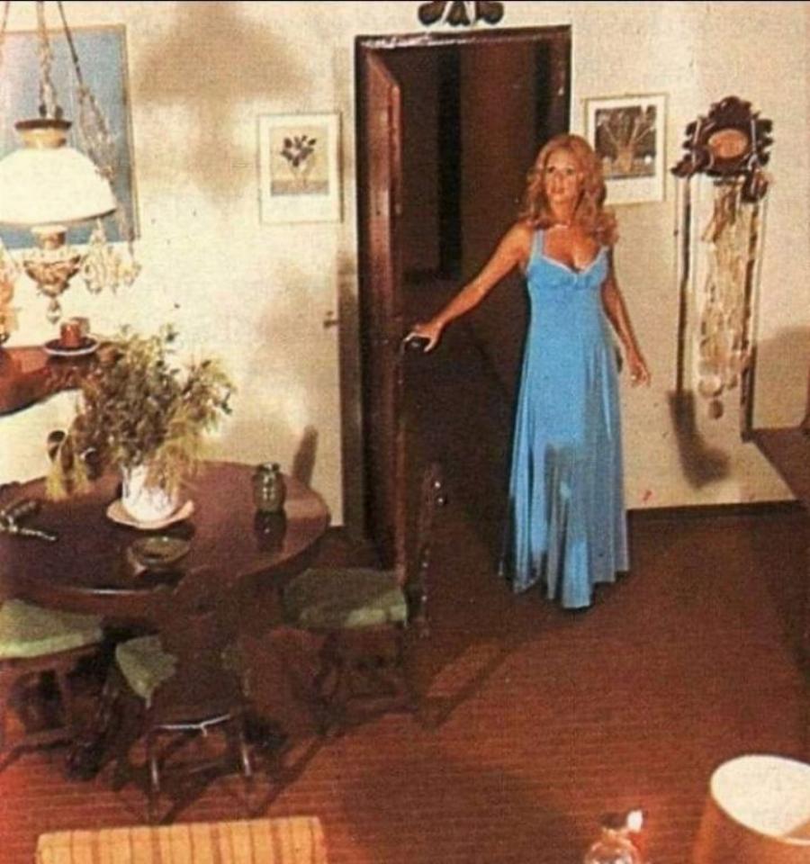 Πως είναι το εξοχικό της Αλίκης στον Θεολόγο, σήμερα: Ο παραμυθένιος κήπος και το σπίτι που μοιάζει με παλάτι