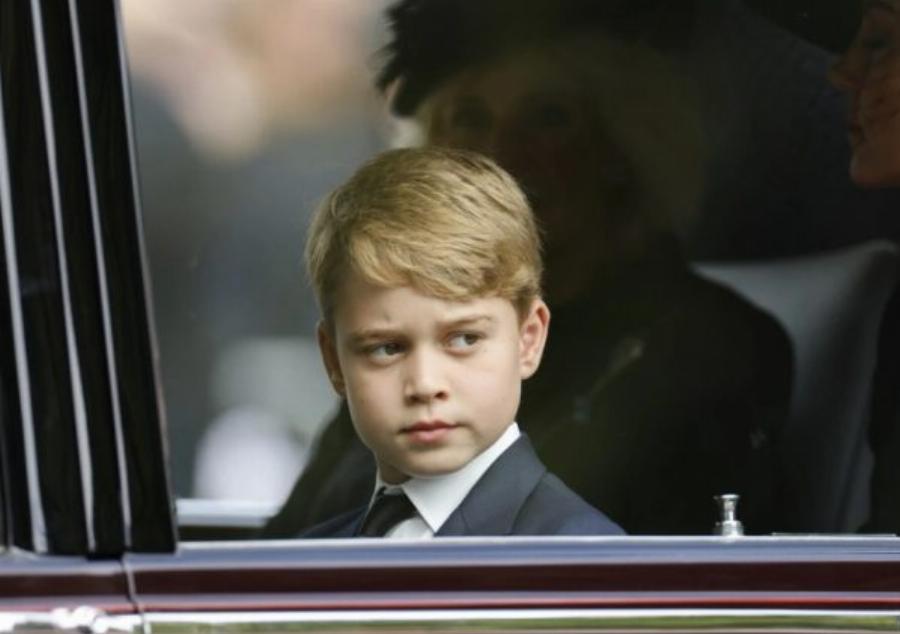 Ο φόβος και ο τρόμος έγινει ο 9χρονος πρίγκιπας Τζορτζ: «Απείλησε» συμμαθητή του – «Ο μπαμπάς μου θα γίνει βασιλιάς οπότε καλύτερα να προσέχετε»