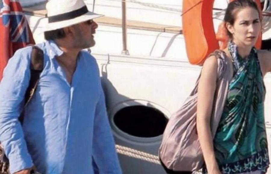 Ψηλή, μελαχρινή και αδύνατη η κόρη του Λάκη Λαζόπουλου: Εντυπωσιάζει τους πάντες στο πέρασμα της