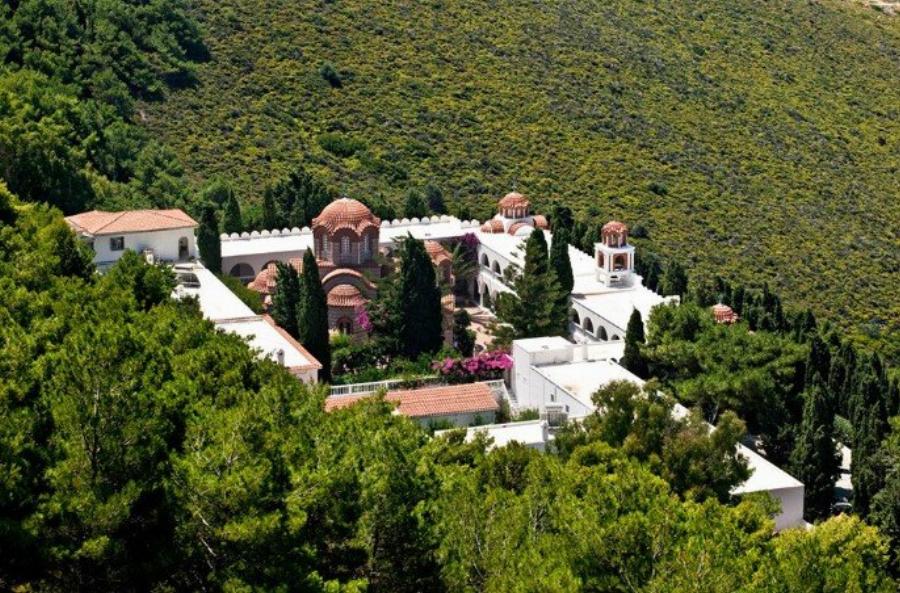 Άφησε τα πλούτη, τις ανέσεις και έγινε καλόγρια: Η εφοπλίστρια που έχασε 3 παιδιά, αφιερώθηκε στο Θεό και έκανε το σπίτι της μοναστήρι