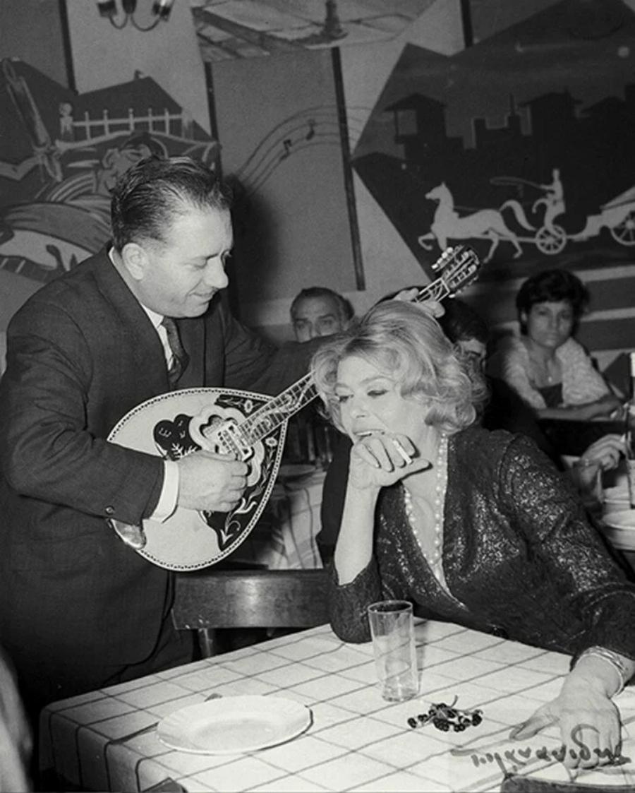 Γιώργος Ζαμπέτας: Ο μαέστρος του μπουζουκιού, η απαγορευμένη σχέση του με 15χρονη, η φυλακή, η πατρική σχέση με τον Μητροπάνο και το άδοξο τέλος