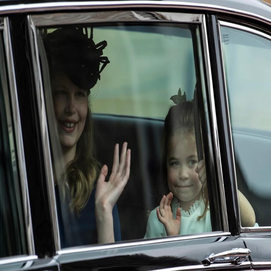 Οι “royals” δεν κλαίνε: Η αγαπημένη εγγονή της βασίλισσας Ελισάβετ Λαίδη Λουίζ Γουίνσδορ που έσπασε το πρωτόκολλο