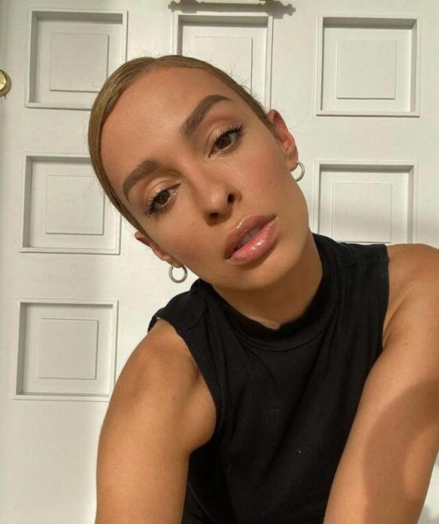 Ελένη Φουρέιρα: Το παραμυθένιο σπίτι της με το τεράστιο σαλόνι, τα μεγάλα παράθυρα και τον καταπράσινο κήπο